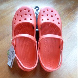 NWT RETIRED Mary Jane Crocs in Pulse! Sz 8!